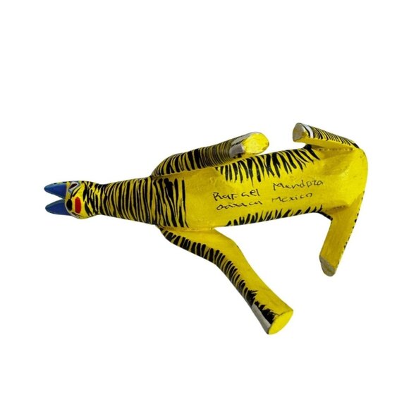 Hand Carved Oaxacan Alebrije Rafael Mendoza Tiger Stripe Coyote Mexico Folk Art - Picture 6 of 6